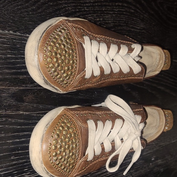 FRYE (Size 8) Leather w Brass Studs Sneakers - Picture 3 of 10